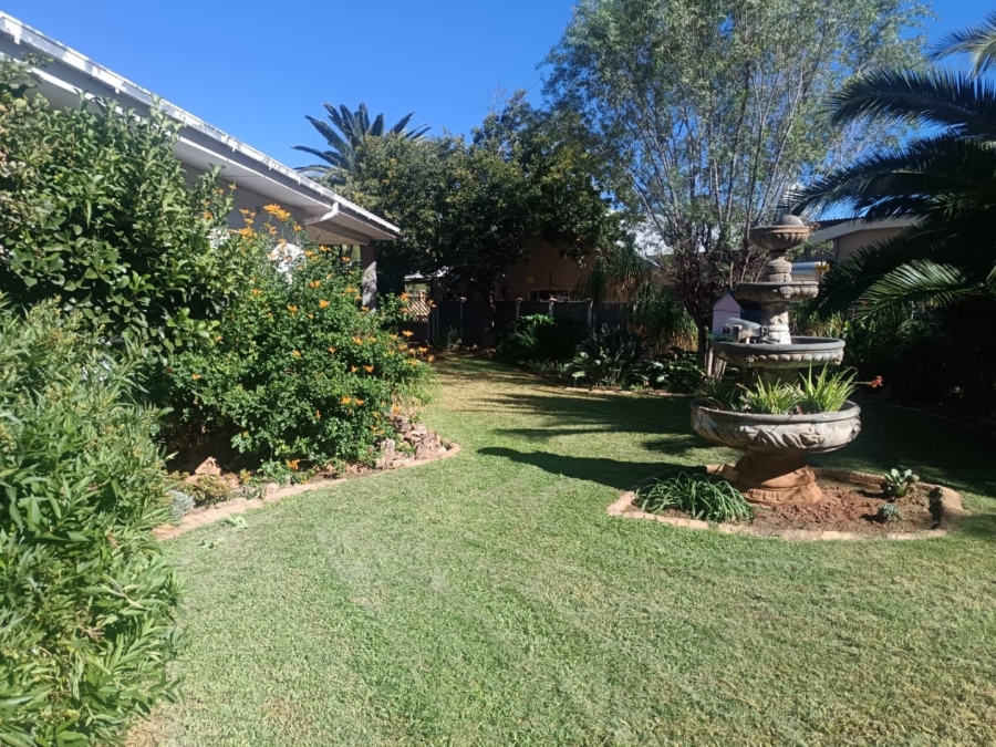 4 Bedroom Property for Sale in Heuwelsig Northern Cape